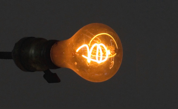centtenial light Żarówka węglowa, która świeci od ponad 100 lat